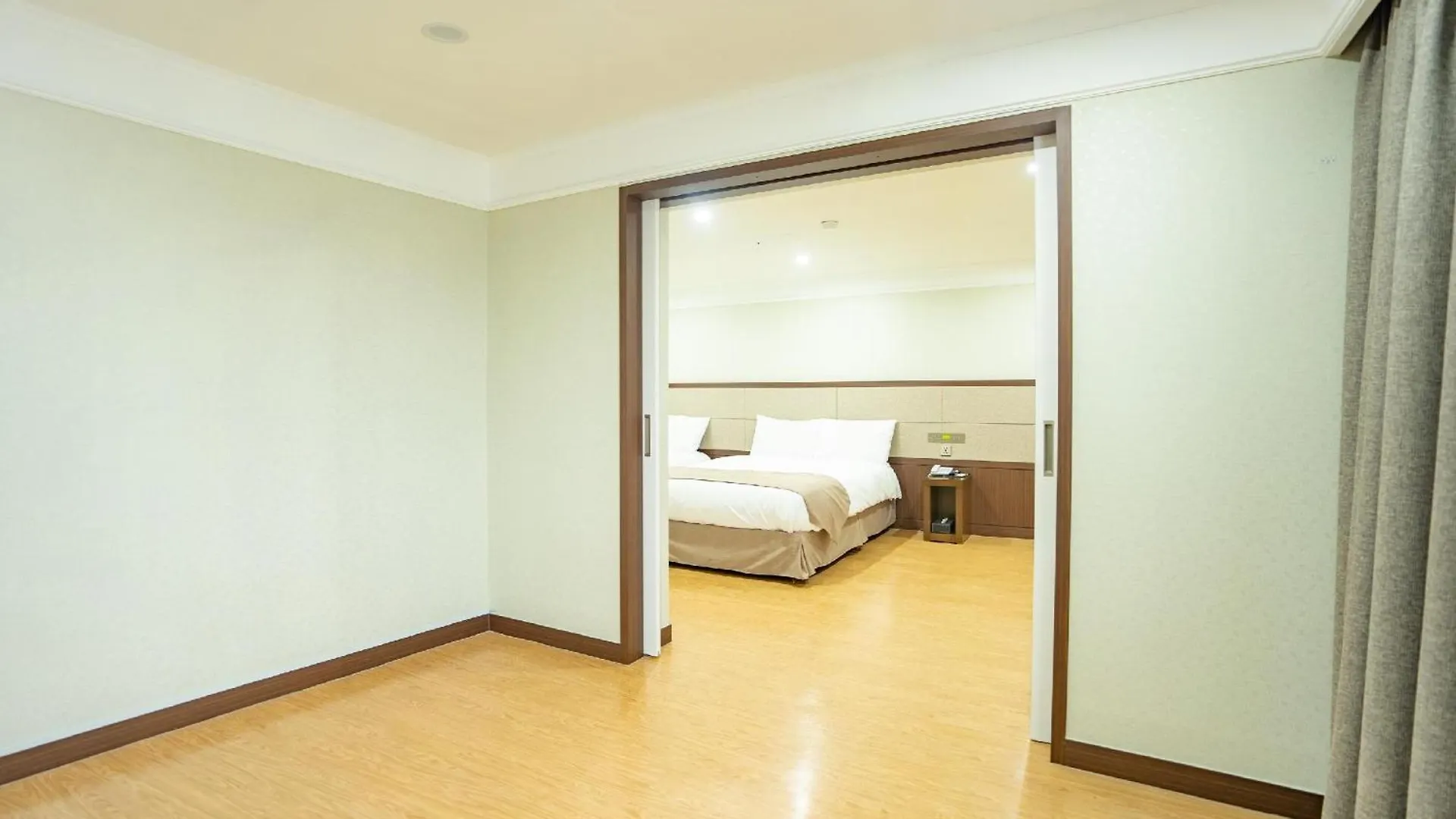 Jeju Robero Hotel